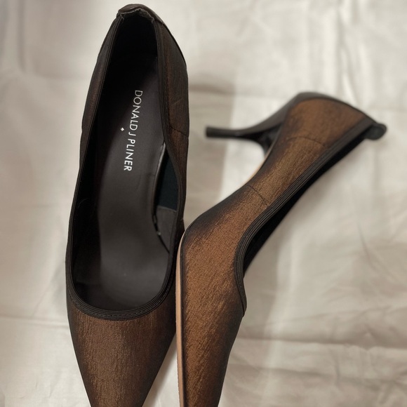 Donald J Pliner | Donald J Pliner Brown and Black Heels | Size 8 |MintCondition - Picture 2 of 2